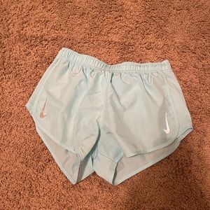 Mid rise Nike shorts